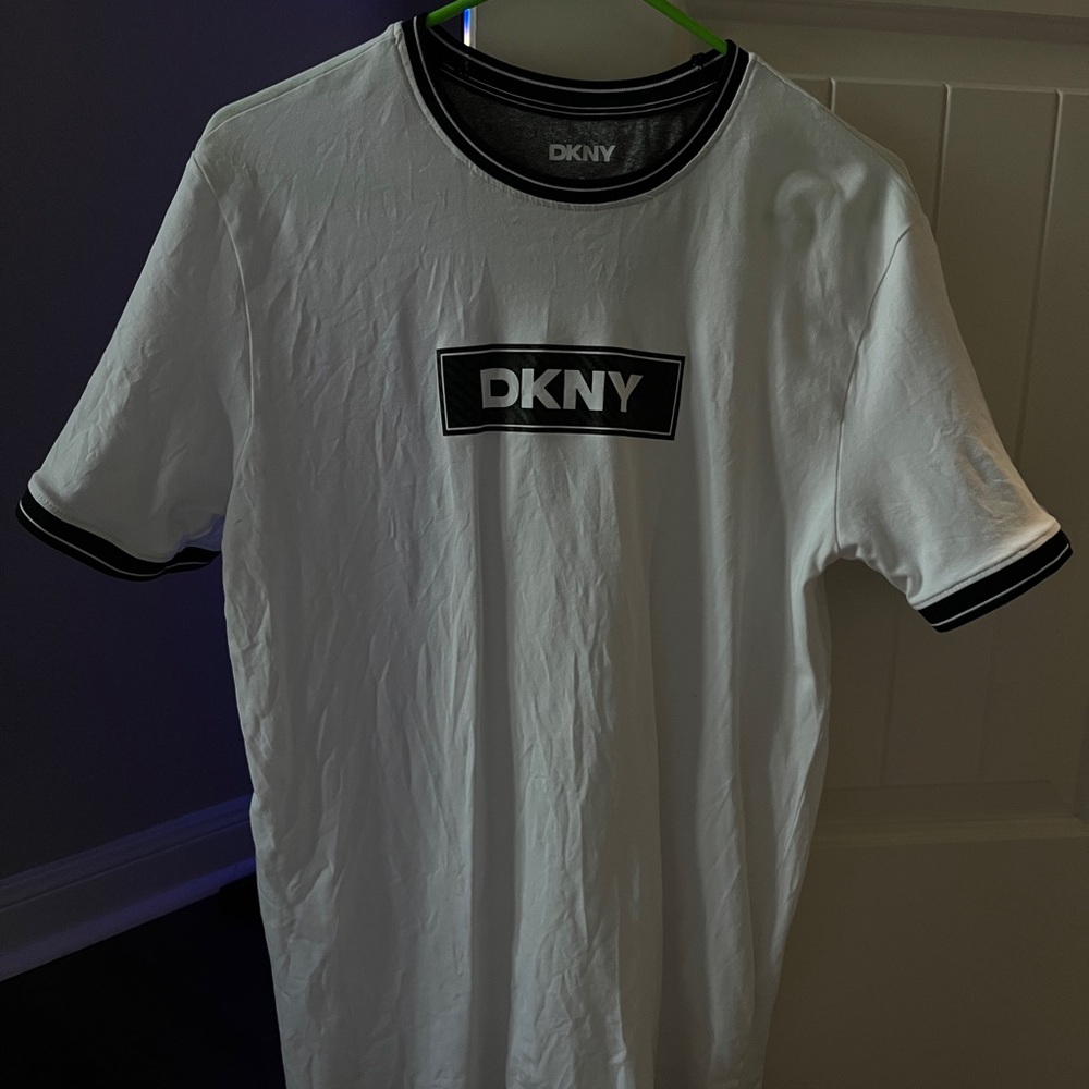 DKNY Men's White and Black Trim T-Shirt